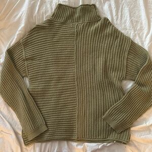 Green mock neck sweater, sz S